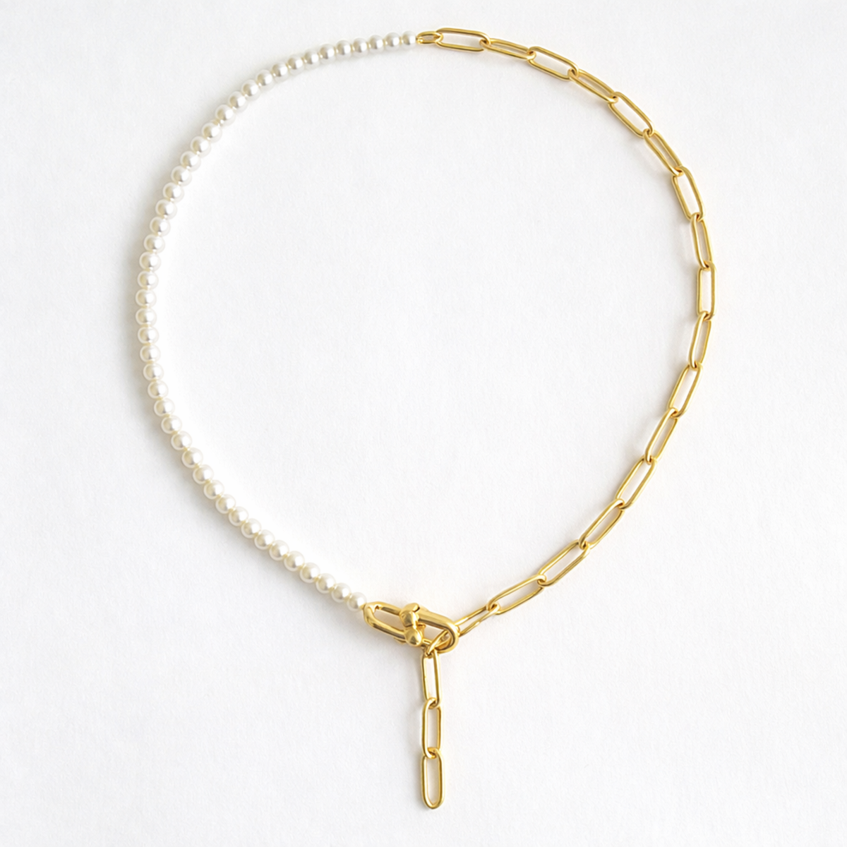 Pearl & Chain Harmony Necklace – Modern Contrast Design